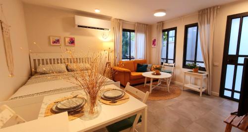 a bedroom with a bed and a living room at מקום להיות סוויטה אדריכלית זוגית in Bet Qeshet
