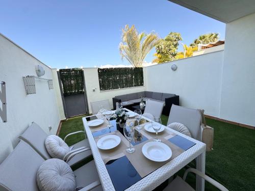 Modern Townhouse with Pool access