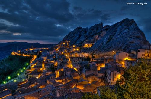 a town on the side of a mountain at night at B&B Dimora Cigno in Pietrapertosa