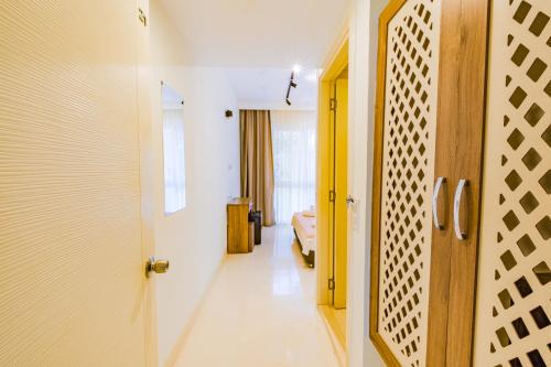 Ванная комната в La Moda Beach Hotel