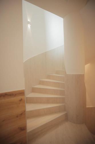 a staircase in a house with a glass wall at La finestra sugli ulivi in Pezze di Greco