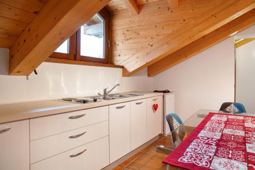 Kuchyň nebo kuchyňský kout v ubytování Residence Chalet Provenzale
