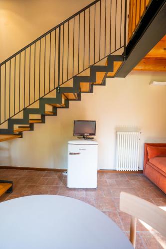 Μια τηλεόραση ή/και κέντρο ψυχαγωγίας στο Borgo Segreto del Garda