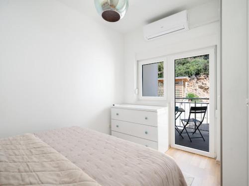 Deluxe 3 bedroom apartment with sea view