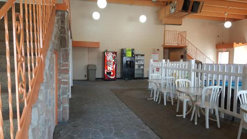 Εστιατόριο ή άλλο μέρος για φαγητό στο Knights Inn and Suites - Grand Forks