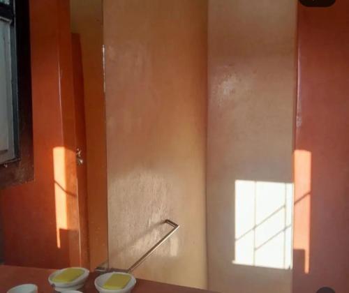 a room with a window and two bowls on a counter at Riad Azama in Azemmour