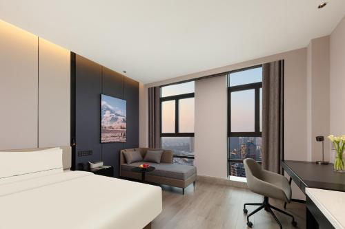 Postel nebo postele na pokoji v ubytování Atour Hotel Nantong Development Zone Aeon Mall
