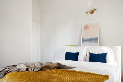 a bedroom with a bed with blue and white pillows at La Maison Blue, between Portello-Fiera-MiCo-CityLife in Milan