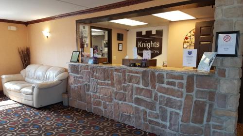 Χώρος καθιστικού στο Knights Inn and Suites - Grand Forks