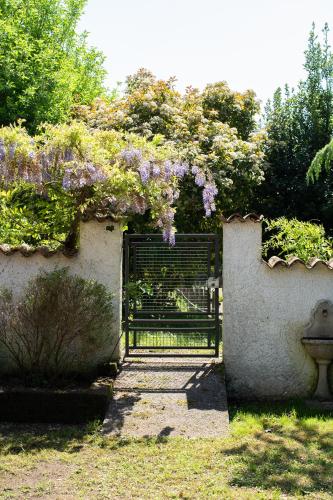 Κήπος έξω από το Borgo Segreto del Garda