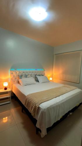 a bedroom with a large bed in a room at Lindo apartamento 50 metros da praia in Cabedelo