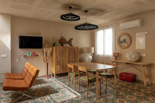 Casa Pia by Caleta Homes