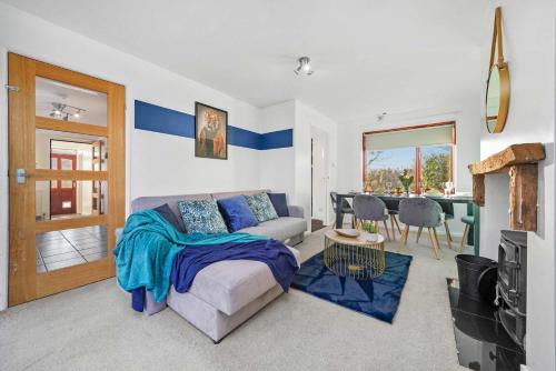 a bedroom with a bed and a living room at Beautiful 4 Bedroom Home with Parking in Rugby in Clifton upon Dunsmore