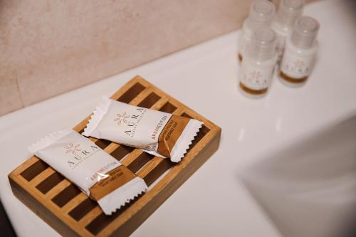 a wooden tray with toiletries on a bathroom counter at Dante 25 in Triggiano