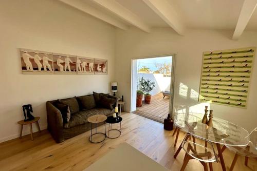 The Lighthouse Quiet terrace apartment on the port