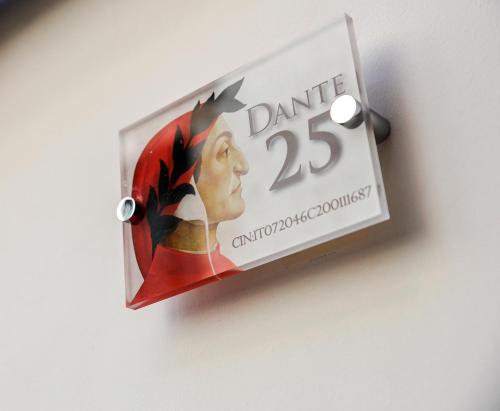a sign on a wall that reads dance at Dante 25 in Triggiano