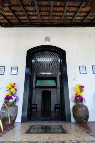 Η πρόσοψη ή η είσοδος του 4 Bhk portuguese villa with pool
