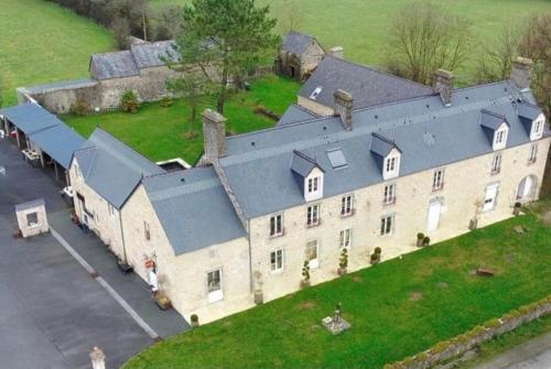 an aerial view of a large house with a yard at Chez MASK Brocante in Yvetot Bocage