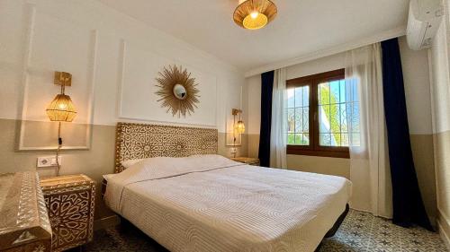 a bedroom with a bed and a mirror on the wall at Casa Veranera Vera Costa in Playas de Vera