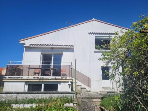 Maison calme à un 15min à pied de la plage