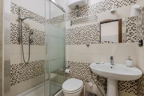 a bathroom with a sink and a toilet and a shower at STELLA GUEST HOUSE O AFFITTACAMERE in Rome