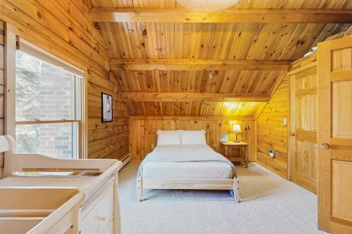 Postel nebo postele na pokoji v ubytování Moose Cabin