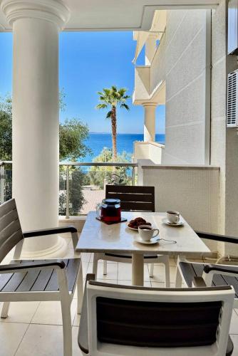 White Coast Apartment