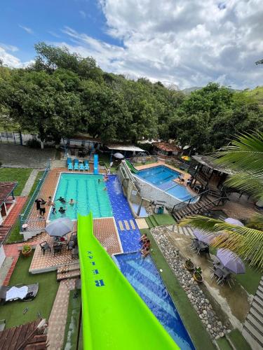 an overhead view of a large swimming pool at Finca Hotel Relax San Jerónimo in San Jerónimo