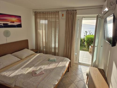 Postel nebo postele na pokoji v ubytování Apartman i sobe Martina