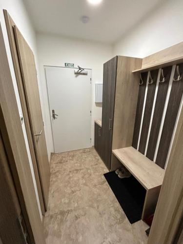 a room with a white door and a wooden closet at Apartmán pod Jáchymovem in Karlovy Vary