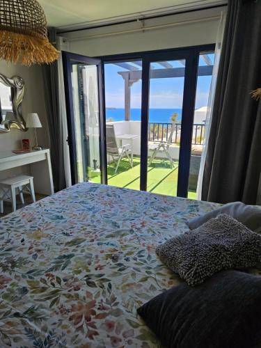 Postel nebo postele na pokoji v ubytování Casa Mykonos 1° linea de mar en Playa Blanca