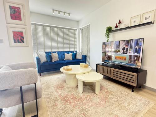 Foto Modern 2-Bed Apartment, Sleeps 5, Free Parking, Netflix, New built 5