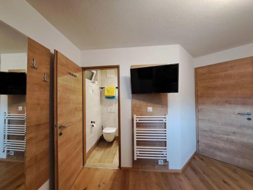 Μια τηλεόραση ή/και κέντρο ψυχαγωγίας στο Apartment Daniela-7 by Interhome