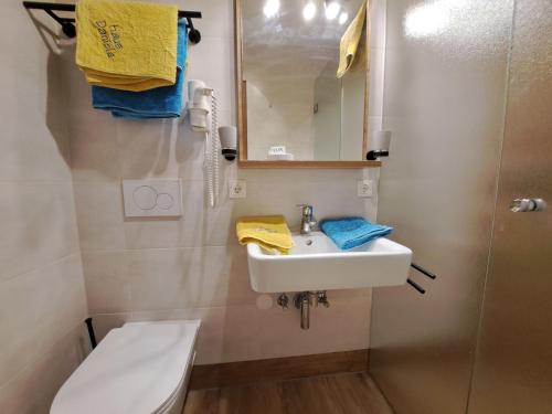 Ένα μπάνιο στο Apartment Daniela-7 by Interhome