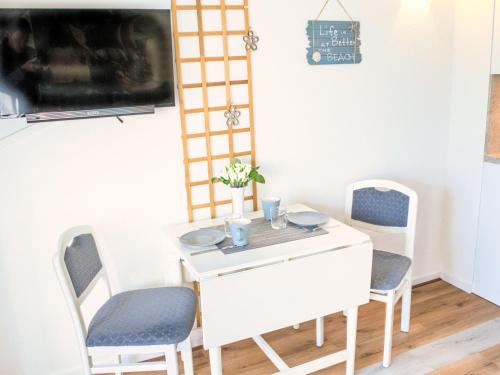 Μια τηλεόραση ή/και κέντρο ψυχαγωγίας στο Apartment Tossens-10 by Interhome