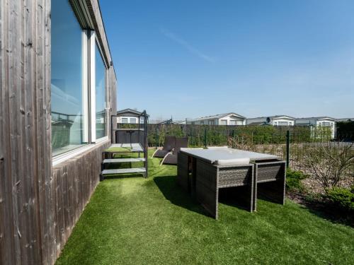 Zahrada ubytování Holiday Home New Dahlia 17 by Interhome