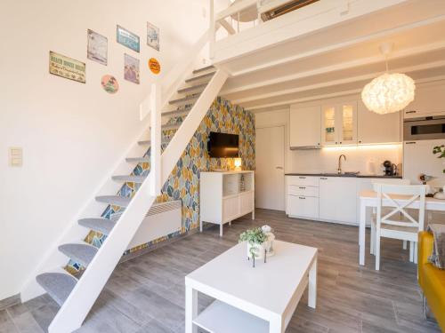 ein Wohnzimmer und eine Küche mit einer Treppe in einem Apartment in der Unterkunft Holiday Home Melrose by Interhome in Bredene