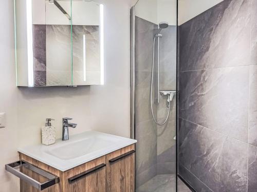 Apartment Residenza Monte Brè - Apt- 203 Haus2 by Interhome