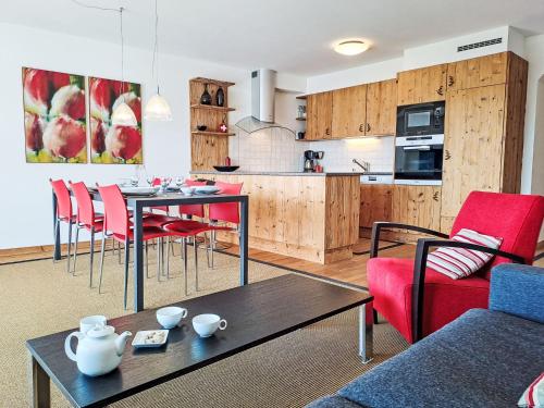 Kjøkken eller kjøkkenkrok på Apartment Les Combins 30 by Interhome
