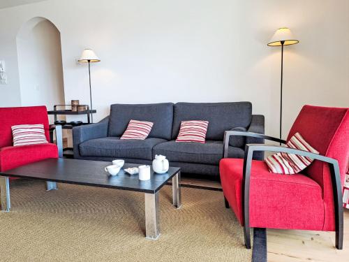 Et sittehjørne på Apartment Les Combins 30 by Interhome