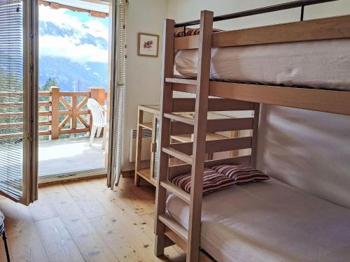 Ένα ή περισσότερα κρεβάτια σε δωμάτιο στο Apartment Les Combins 30 by Interhome