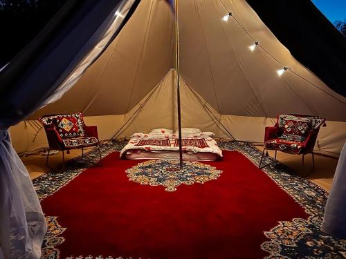 Istumisnurk majutusasutuses Glamping Tent - Tara Place