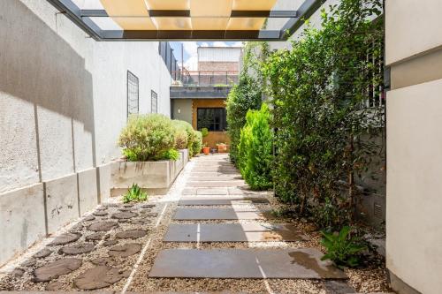 a walkway leading to a building with a ceiling at Industrial House in Mendoza with Jacuzzi in Mendoza