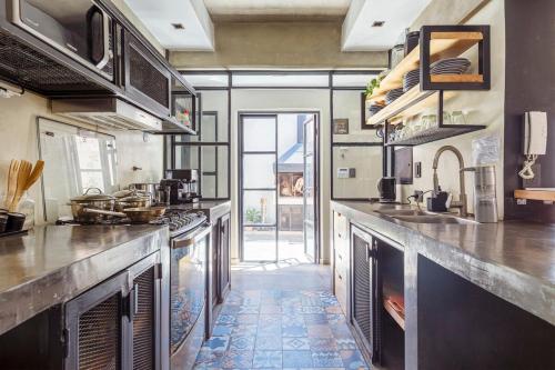 a large kitchen with a stove and a sink at Industrial House in Mendoza with Jacuzzi in Mendoza