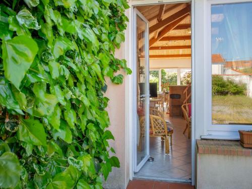 a large green ivy growing on the side of a house at Holiday Home La Mouette Rieuse by Interhome in La Bernerie-en-Retz