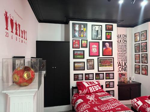 Anfield Abode - ENTIRE LFC THEMED HOUSE - Sleeps 6 photo 9