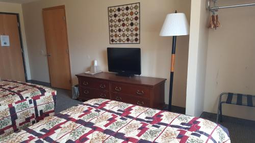 Ένα ή περισσότερα κρεβάτια σε δωμάτιο στο Knights Inn and Suites - Grand Forks