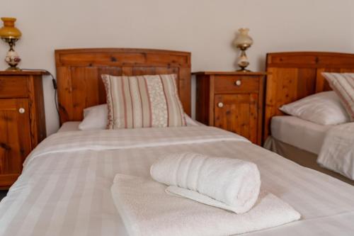 a bed with two white towels on top of it at Penzion Ztracený mlýn in Slapy