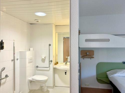 Koupelna v ubytování ibis budget Noyon