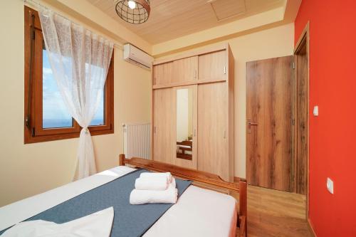 a bedroom with a bed and a window at Christina's Village Home in Kallirakhi